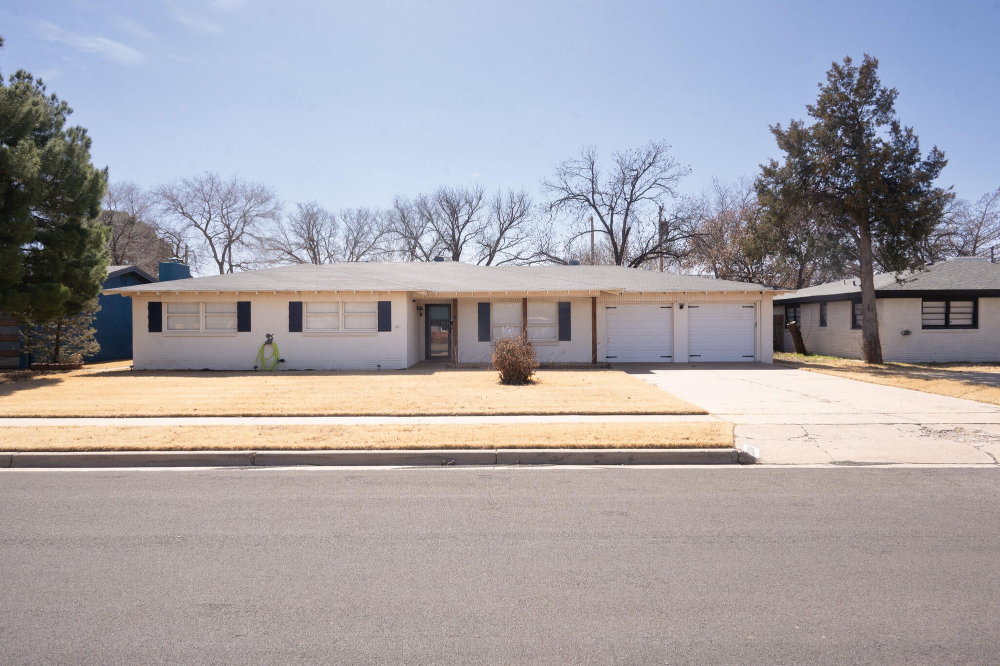 A West Texas home with a wide front lawn